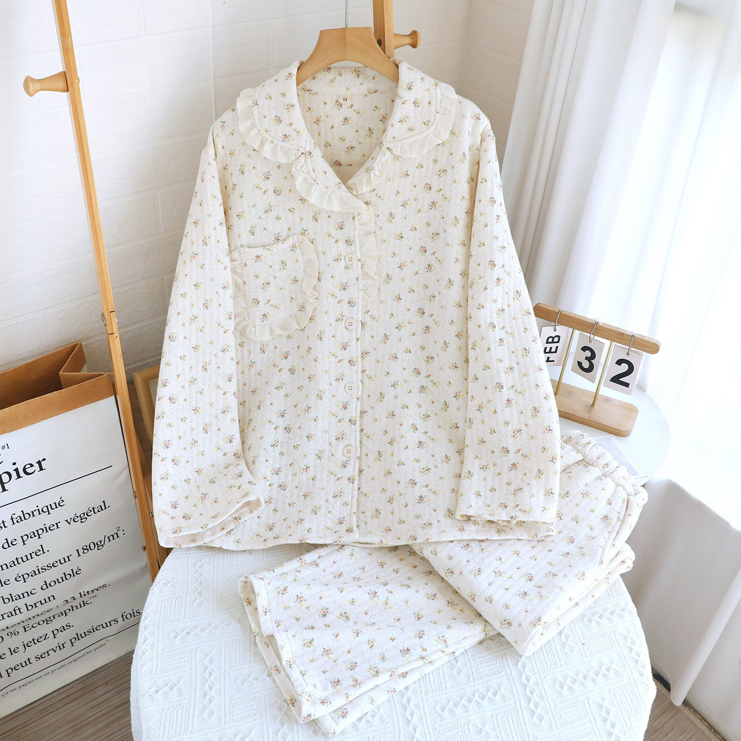 Air Layer Pastoral Floral Lace Lapel Pajamas Suit